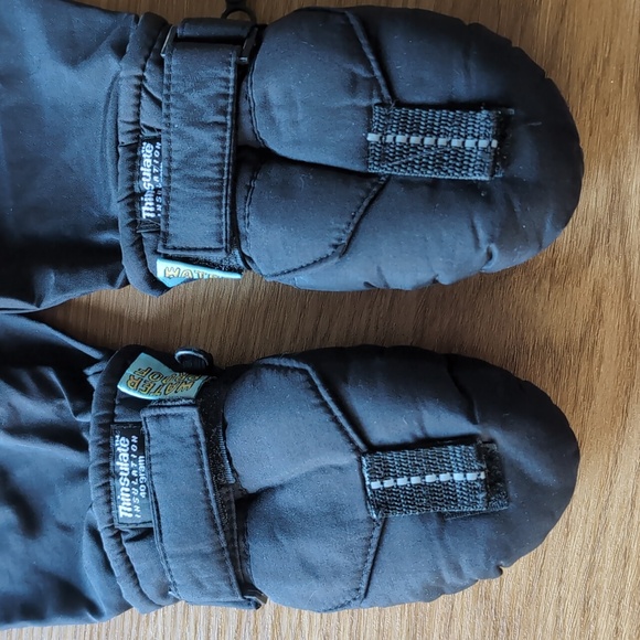 Kids' Black Mittens with sleeve - Picture 2 of 8